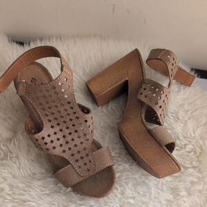 MISK BROWN HEELS SIZE 6